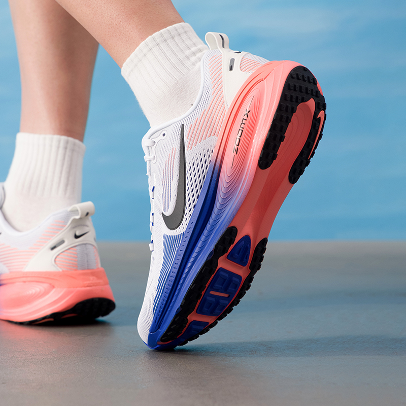 NIKE VOMERO 18 HM6803-114 Men' - Lightweight Road Running Shoes 评论和价格